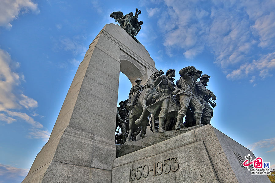 战争纪念碑高达21米，是渥太华的标志之一
