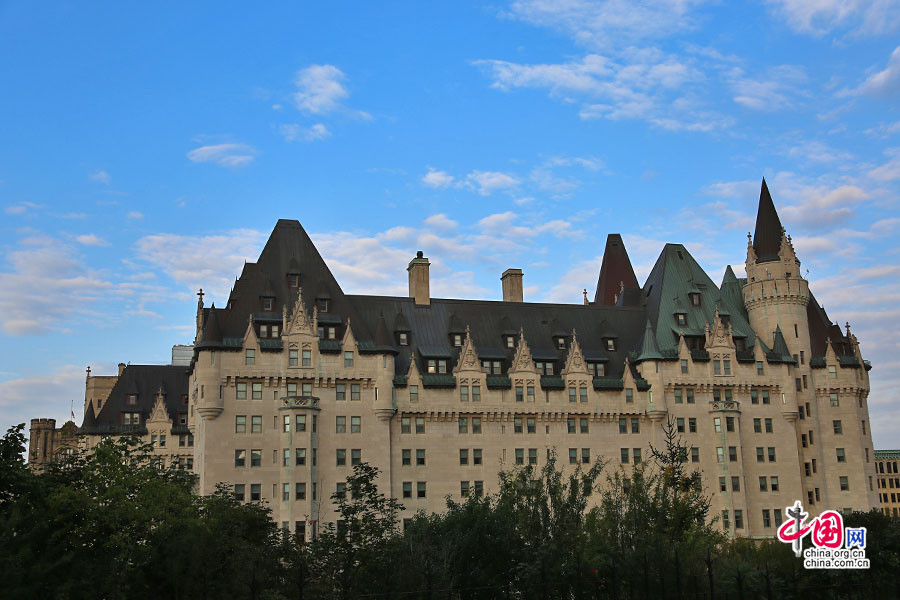 费尔蒙特洛里埃城堡酒店是加拿大最负盛名的酒店