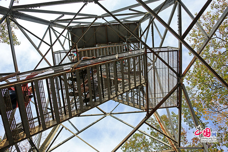 登塔梯全是钢结构网状