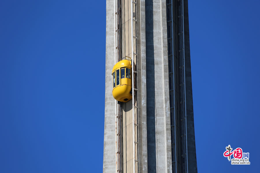 观景塔的外挂式高速电梯