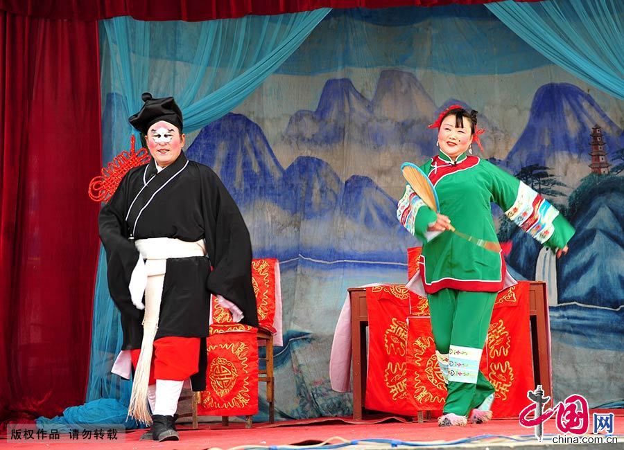 豫剧中丑角具有调动现场气氛、增加戏剧冲突、推动剧情发展的作用。中国网图片库 孙凯/摄