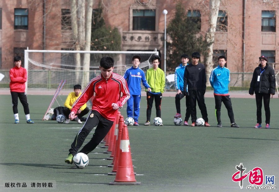 2015年3月22日，考生参加2015年清华大学男子足球高水平运动员体育专项测试。