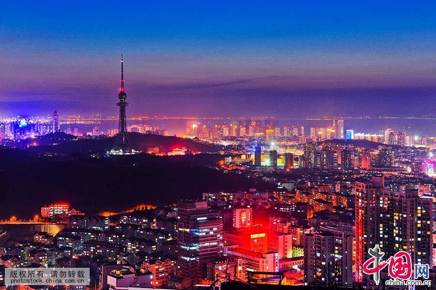 2015年3月27日，拍摄的山东省青岛市夜景。中国网图片库 王海滨/摄