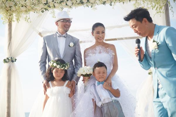 梁静、管虎海岛补办婚礼