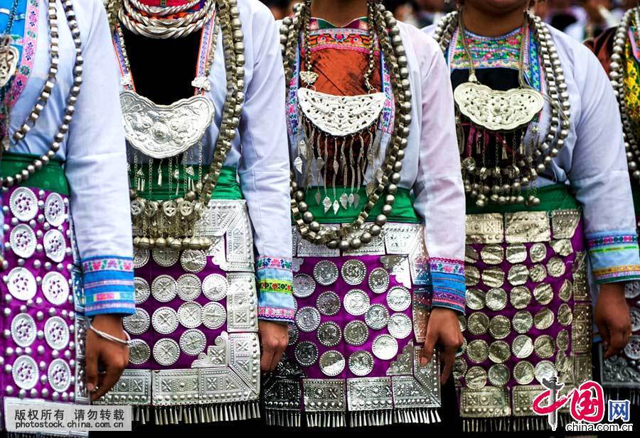 侗族是一个爱美、善于创造美，富有浪漫诗情的民族。侗族 少数民族 织布 银饰 项链 民族服饰 116596