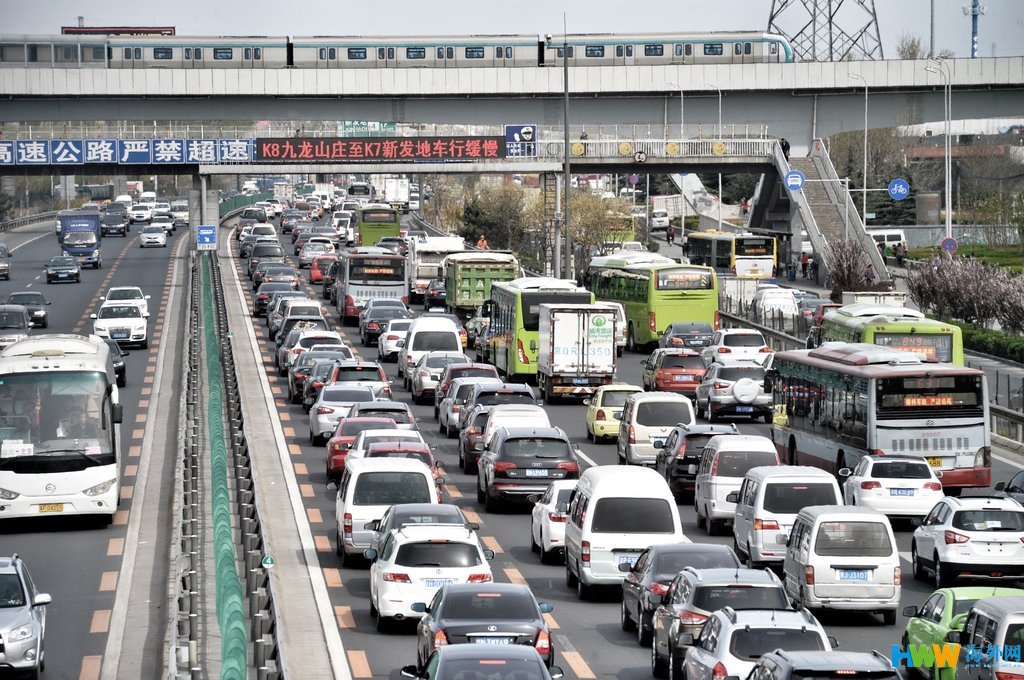 小长假最后一日 各地现返程高峰