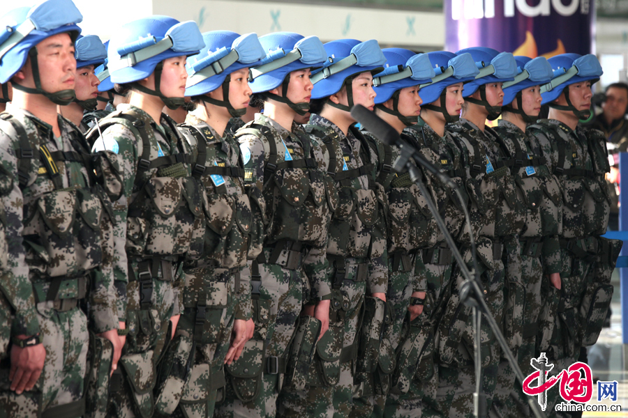 4月7日，中國首批赴南蘇丹維和步兵營後續分隊出征儀式現場，圖為女維和隊員。中國網李佳攝影