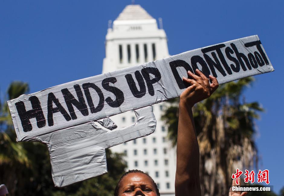 洛杉磯反對警察暴行集會[組圖]