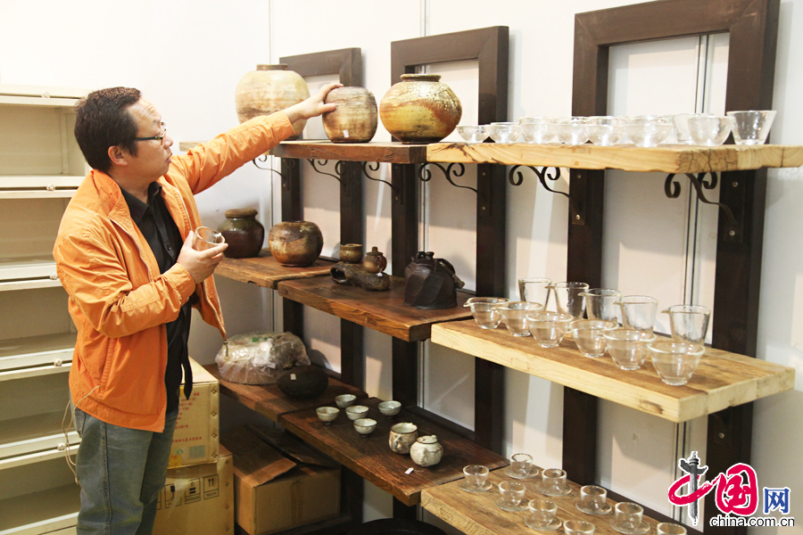 4月23日，第六届中国国际茶业及茶艺博览会在全国农业展览馆开幕，图为博览会参展商。 中国网记者 李佳摄影