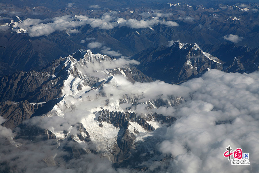 雪山連綿