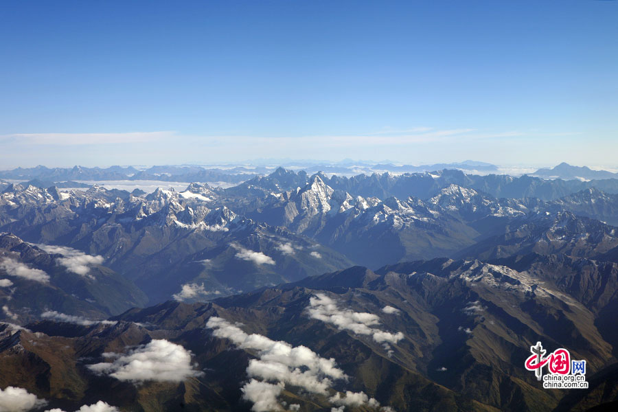 蜀山群峰高聳