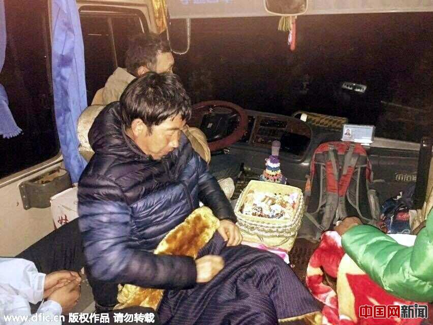 实拍西藏樟木口岸500余滞留旅客平安度过震后第一夜