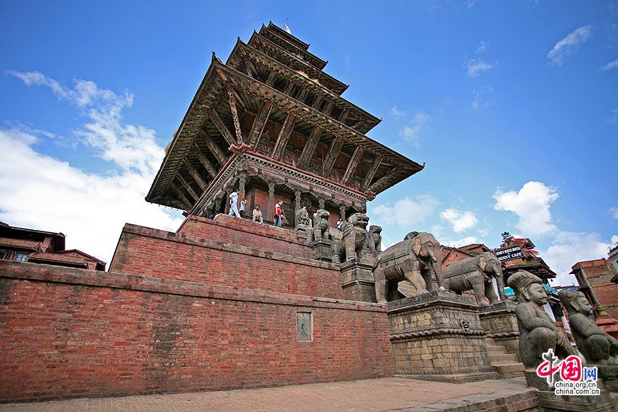 尼亚塔波拉神庙由五层基座与五层屋檐组成