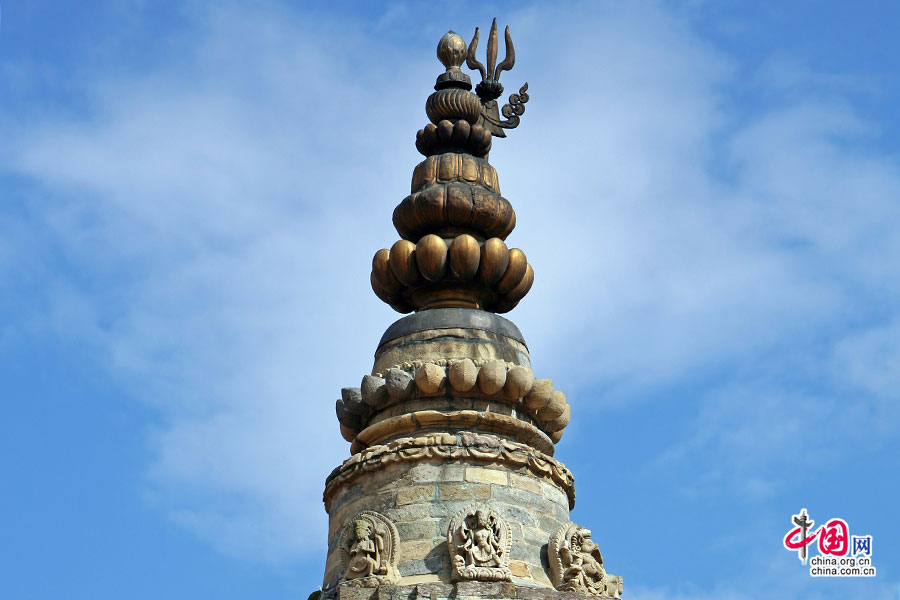 杜加女神庙的精美塔刹，上为湿婆专用的三叉戟