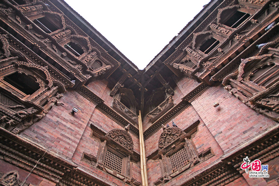 活女神院建築轉角處