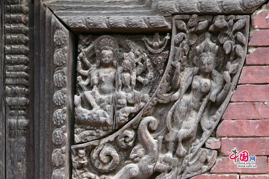 毗濕奴與妻子的木雕