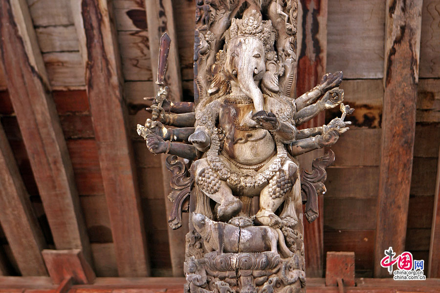 木雕象神