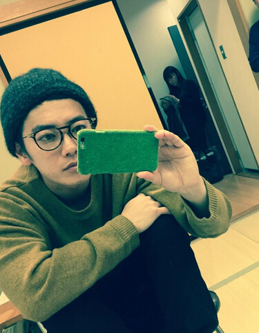 新浪娱乐讯 据台湾媒体报道,日本偶像男星佐藤健为了宣传新戏《天皇