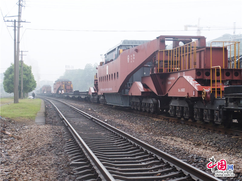 广铁集团长沙货运中心:安全发送特大型变压器
