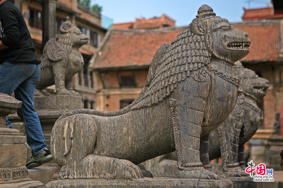 嘉格納拉揚神廟（jagannarayan temple）前的四匹雄獅