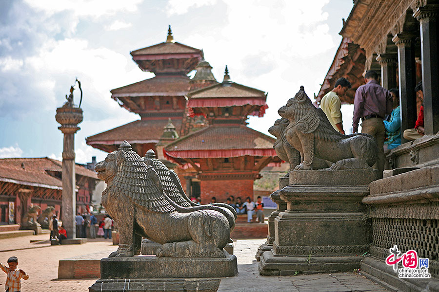 嘉格納拉揚神廟（jagannarayan temple）前的四匹雄獅