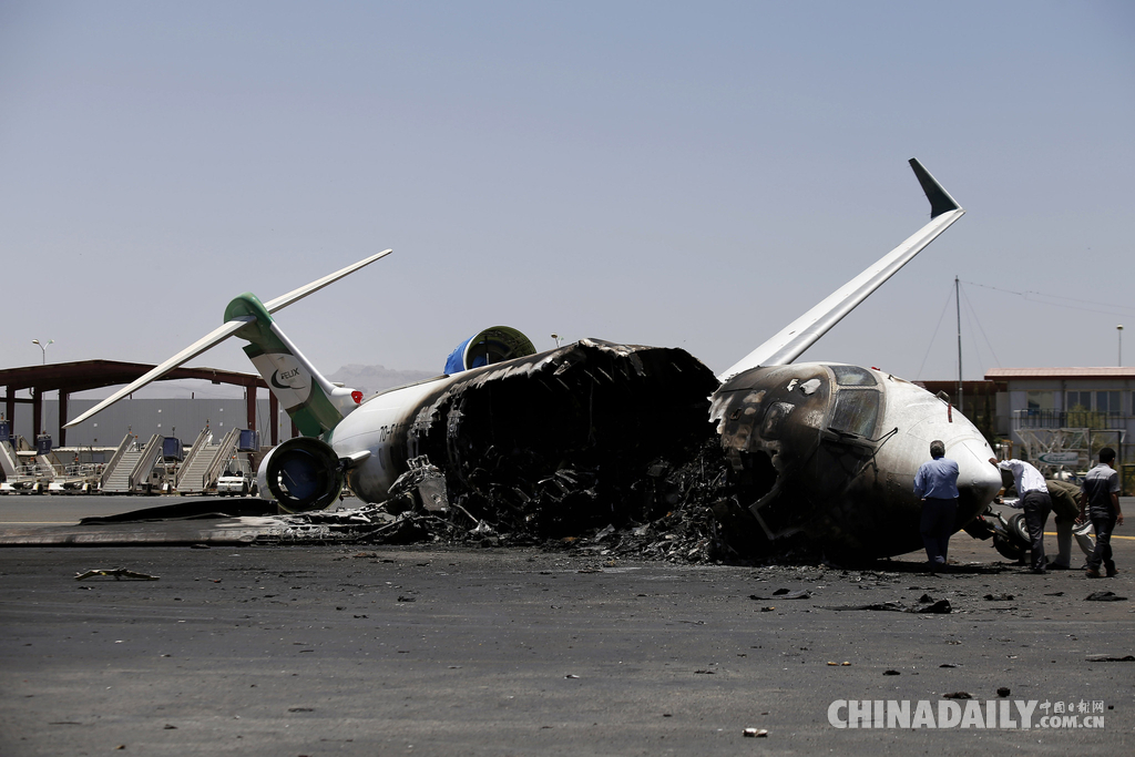 沙特聯軍空襲葉門首都機場 航空公司客機被炸毀