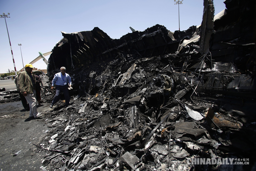 沙特聯軍空襲葉門首都機場 航空公司客機被炸毀