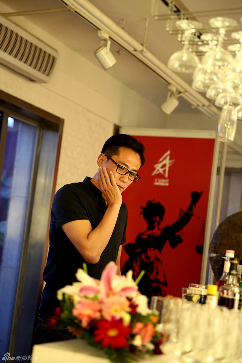 社长刘烨晒儿子帅照 混血女儿耍宝卖萌(图)