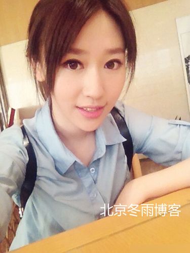 女主播戴苹果手表 曾被赞央视最美实习女主播