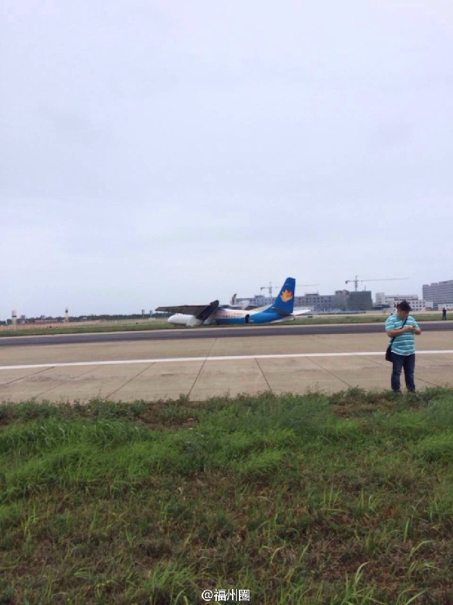 組圖：幸福航空一架客機在福州機場衝出跑道