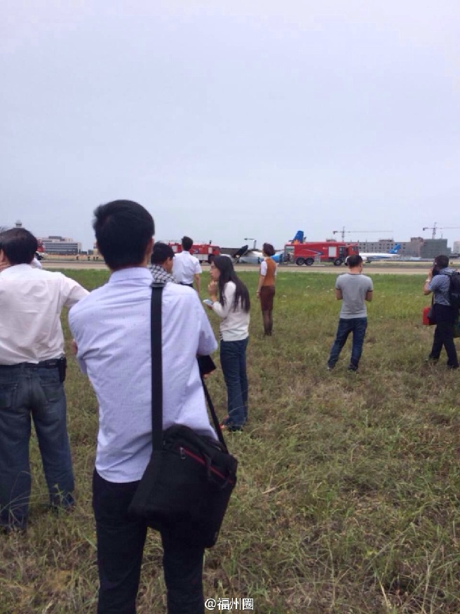 組圖：幸福航空一架客機在福州機場衝出跑道