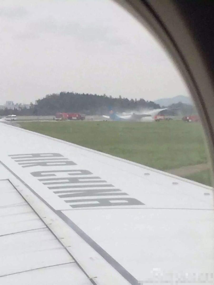組圖：幸福航空一架客機在福州機場衝出跑道