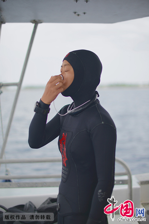 当日时间5月11日，第六届自由潜水比赛（Deja Blue 6）在加勒比海的大开曼岛开赛。图为5月5日 ，陆文婕进行赛前训练。