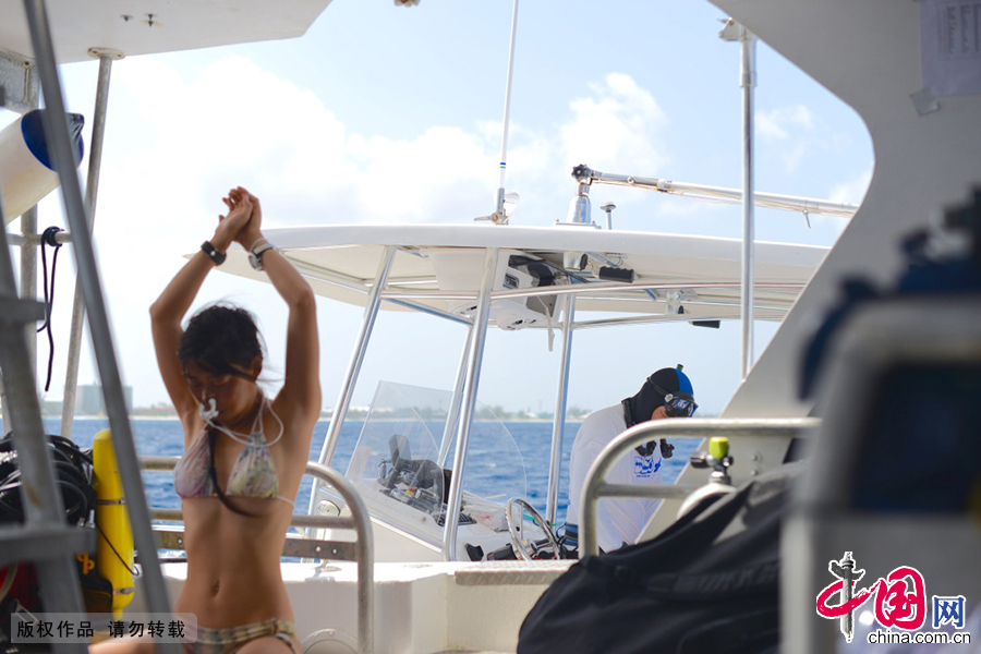 当日时间5月11日，第六届自由潜水比赛（Deja Blue 6）在加勒比海的大开曼岛开赛。图为5月8日，陆文婕在比赛训练中。