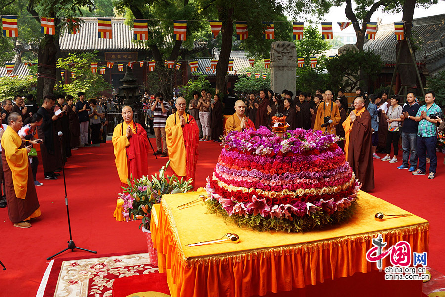 2015年5月25日，农历四月初八，佛教的创始者释迦牟尼佛诞辰2639周年纪念日，中国佛教协会首次在广济寺隆重举行庆祝佛诞日活动。图为法会进行中。 中国网记者 戴凡/摄影