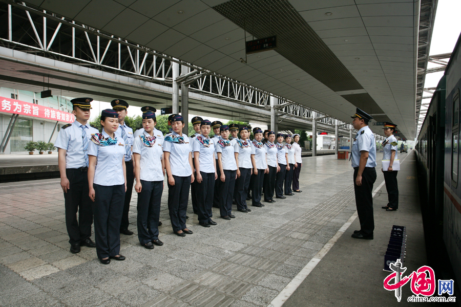 重庆客运段开展对标活动确保双提升