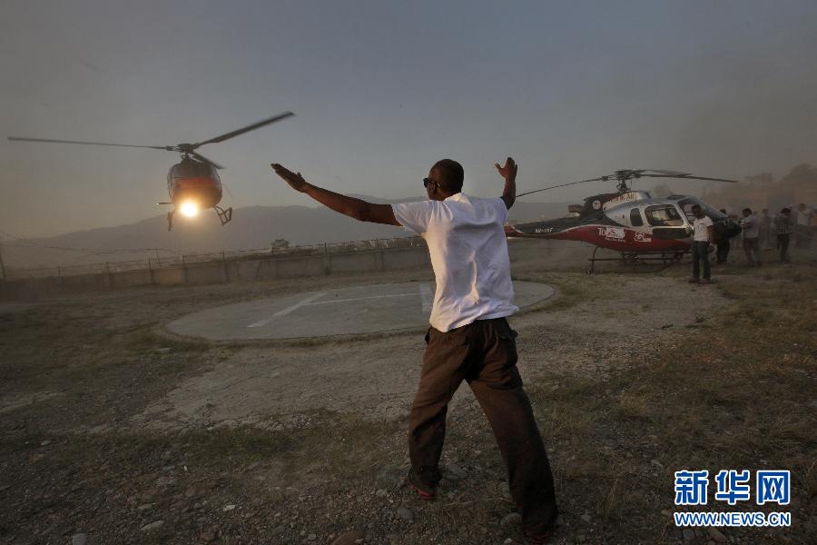 （國際）尼泊爾一架運送救災物資直升機墜毀致4人遇難 