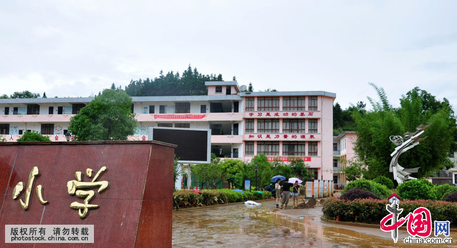 2015年6月3日，江西省德興市，一所小學因暴雨而停課。中國網圖片庫 東方攝