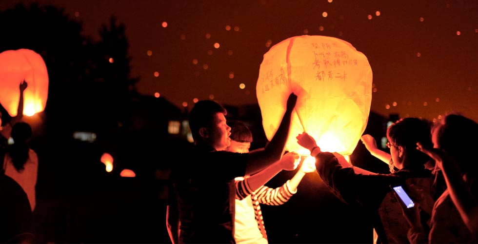 高考前夕的高考工厂