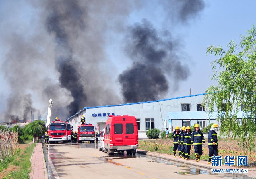 （新華網）（1）呼和浩特一工廠發生大火