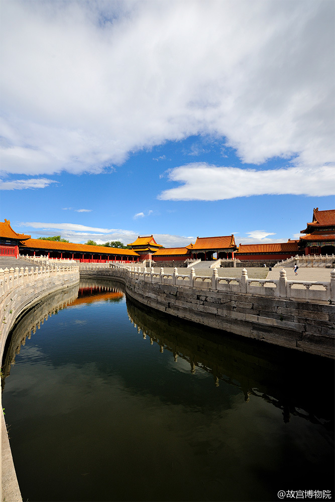 出高大上版北京蓝天白云照,网友纷纷点赞,称:这才是故宫该有的风景