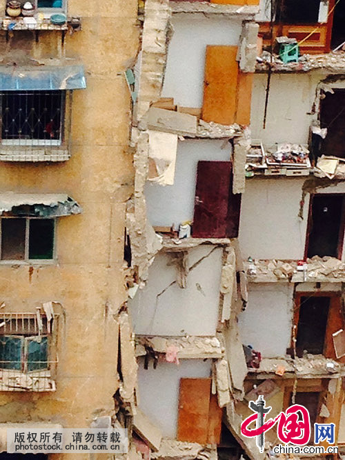 6月14日，遵義市紅花崗區垮塌的居民樓（手機拍攝）。中國網圖片庫 羅星漢攝
