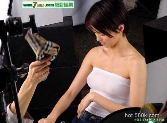 裙底胸前风光无限 盘点<em>走光</em>露肉赚眼球明星(图
