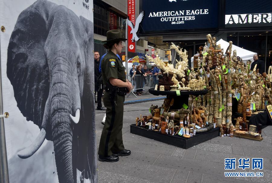 （国际）（1）美国公开销毁一吨非法象牙制品