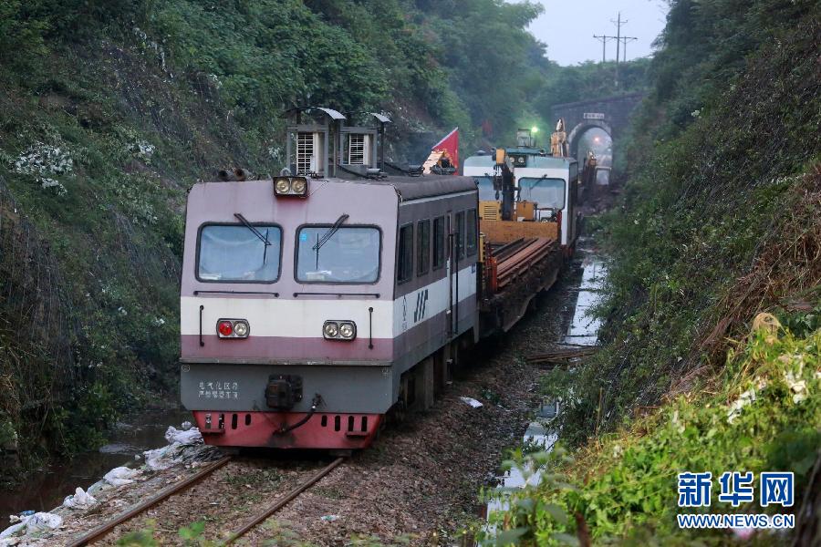 #（晚報）（1）益湛鐵路婁底段遭遇山體坍塌 多趟旅客列車晚點