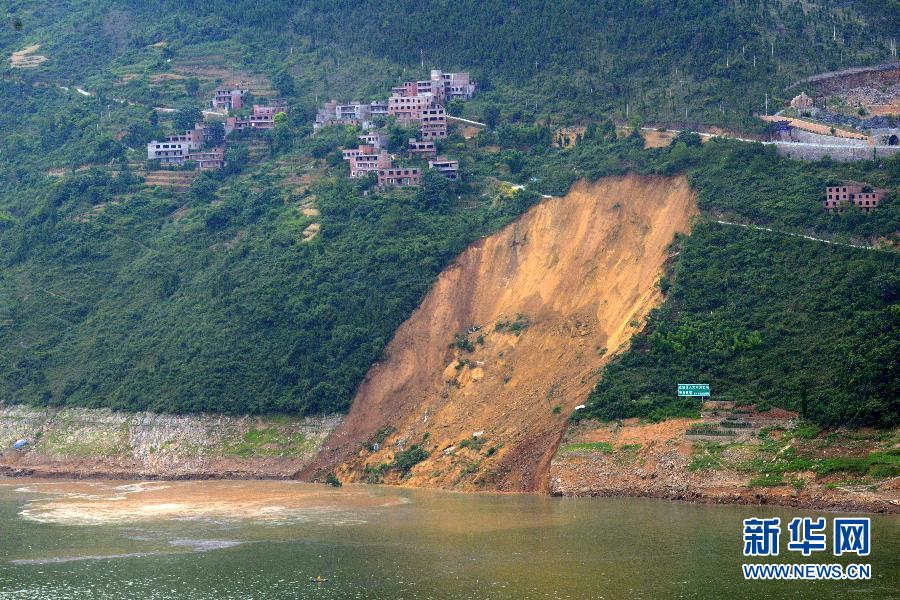 #（突發事件）（1）重慶巫山大寧河大面積滑坡　造成多艘船翻沉傷亡人數不詳