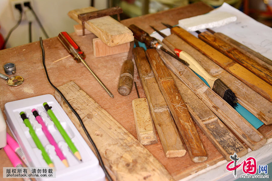 图为制作广州榄雕的工具。中国网图片库 许建梅 摄