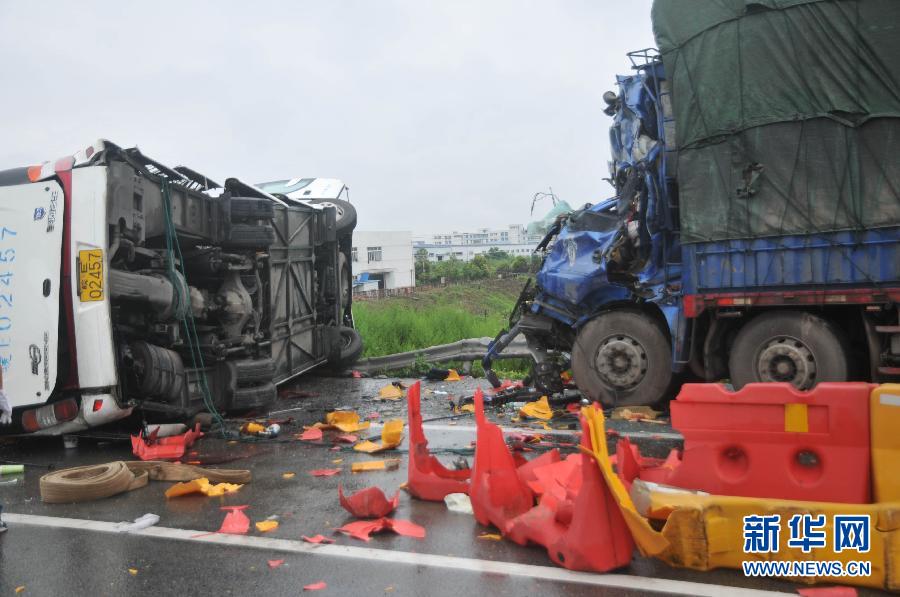 #（突發事件）（3）安徽蕪湖境內發生客貨相撞事故 已致10人遇難多人受傷