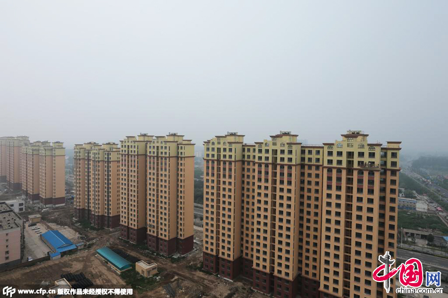2015年06月28日，北京，前北營村附近建起了住宅樓。圖片來源：CFP