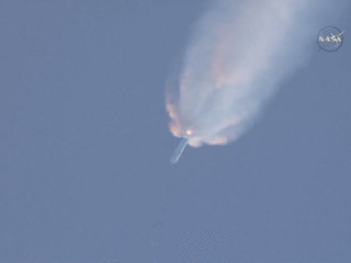 美国猎鹰9火箭发射升空后爆炸解体